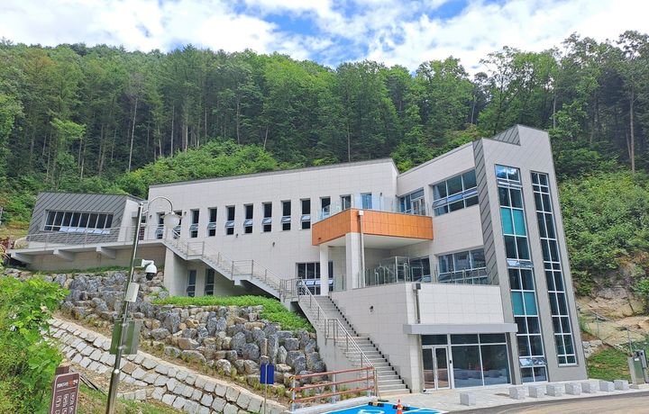 [봉화=뉴시스] 봉화 문수산산림복지단지 내 산림치유센터 (사진=봉화군 제공) 2025.06.17. photo@newsis.com *재판매 및 DB 금지