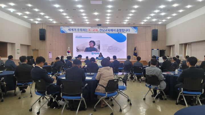 [무안=뉴시스] 17일 전남교육청 대회의실에서 열린 6월 정책협의회. (사진 제공 = 전남교육청). 2025.06.17. persevere9@hanmail.net *재판매 및 DB 금지