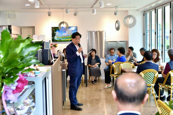 [횡성=뉴시스] 17일 강원 횡성군 '귀농귀촌인 소통센터'가 개소한 가운데 김명기 군수가 축사를 하고 있다. (사진=횡성군 제공) 2025.06.17. photo@newsis.com *재판매 및 DB 금지