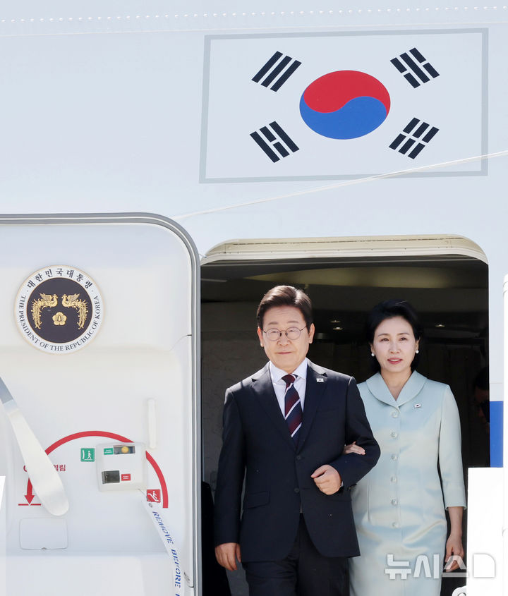 이 대통령, G7 열리는 캐나다 도착…1박3일 '첫 순방' 돌입