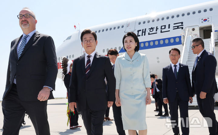 G7 열리는 캐나다 도착한 이재명 대통령 1박3일 '첫 순방' 돌입