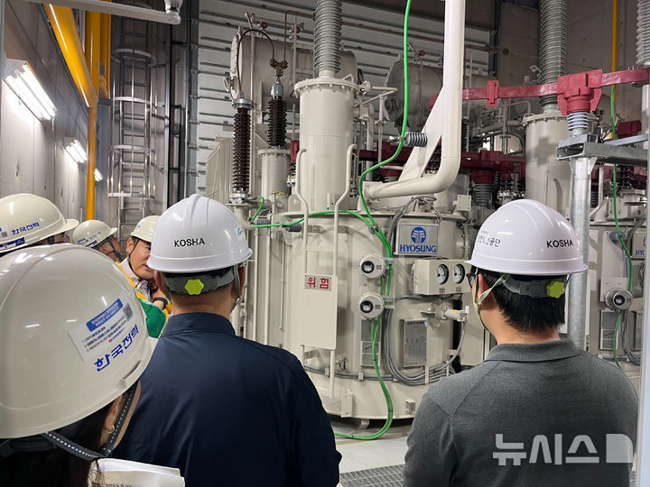 한전 광주전남본부가 지난 13일까지 61일간 펼친 광주·전남지역 주요 전력 시설 집중 안전 점검 활동 모습. (사진=한전 제공) photo@newsis.com *재판매 및 DB 금지