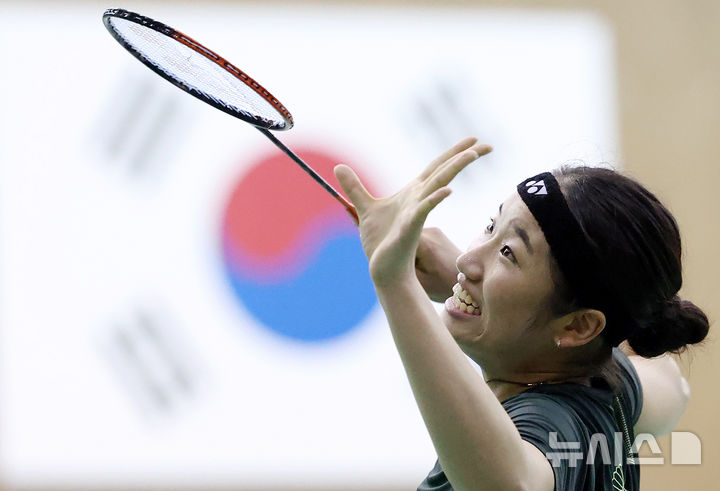 [진천=뉴시스] 조성우 기자 = 17일 충북 진천선수촌에서 열린 대한민국 배드민턴 국가대표팀 미디어데이에서 안세영이 훈련에 열중하고 있다. 2025.06.17. xconfind@newsis.com