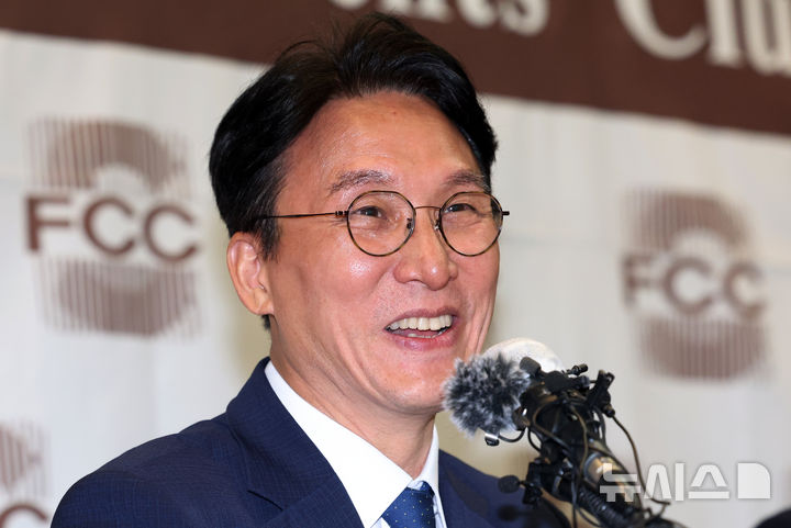 [서울=뉴시스] 김명원 기자 = 김민석 국무총리 후보자가 17일 서울 중구 한국프레스센터에서 열린 외신기자 간담회에 참석해 발언하고 있다. (공동취재) 2025.06.17. photo@newsis.com