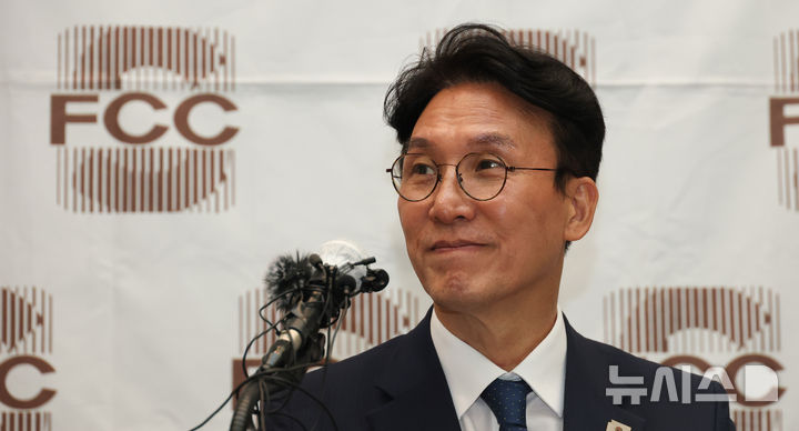 [서울=뉴시스] 김명원 기자 = 김민석 국무총리 후보자가 17일 서울 중구 한국프레스센터에서 열린 외신기자 간담회에 참석해 자리하고 있다. (공동취재) 2025.06.17. photo@newsis.com