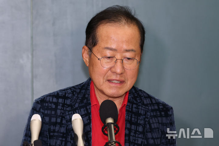 '원조 친홍' 윤한홍 입건에 홍준표 "살기 위한 선택, 이해한다"