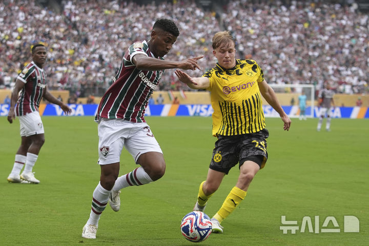 [이스트러더퍼드=AP/뉴시스] 2025 국제축구연맹(FIFA) 클럽월드컵 조별리그 F조 1차전에서 맞붙은 도르트문트(독일), 플루미넨시(브라질). 2025.06.17.