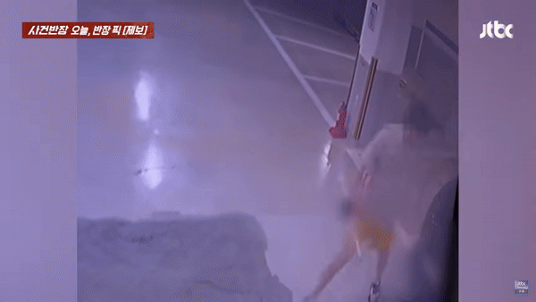 [서울=뉴시스] CCTV에 포착된 당시 범행 현장. (사진 = 유튜브 갈무리) 2025.06.18. *재판매 및 DB 금지