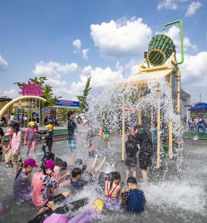 [구미=뉴시스] 물빛공원 물놀이장. (사진=구미시 제공) 2025.06.18 photo@newsis.com *재판매 및 DB 금지