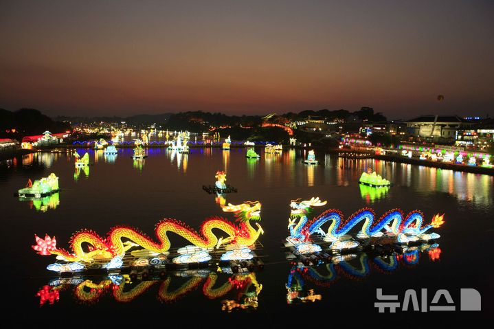 [진주=뉴시스] 경남 진주시 남강유등축제. (사진=경남도 제공) 2025.06.18. photo@newsis.com