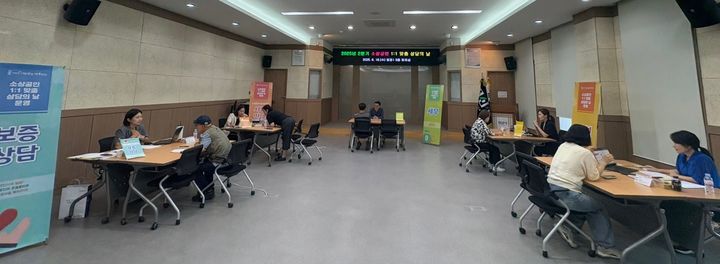 18일 경산시청 회의실에서 열린 소상공인 1:1 맞춤 상담 (사진=경산시 제공) *재판매 및 DB 금지