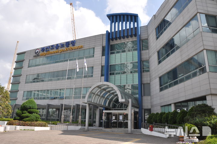 [부산=뉴시스] 부산 연제구 부산지방고용노동청. (사진=뉴시스 DB). photo@newsis.com