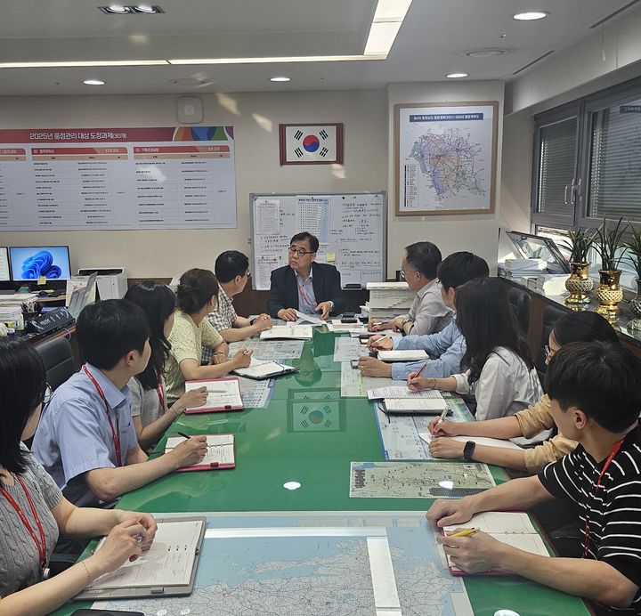 [홍성=뉴시스] 충남도 비상지역경제 상황실 회의 모습.&nbsp; *재판매 및 DB 금지