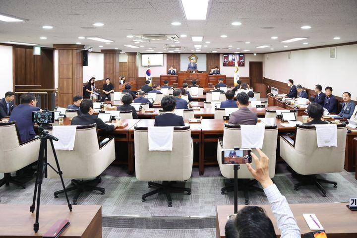 [순천=뉴시스] 18일 전남 순천시의회에서 제287회 정례회 제2차 본회의가 열리고 있다. (사진=순천시의회 제공) 2025.06.18. photo@newsis.com *재판매 및 DB 금지