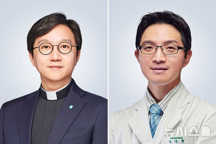 [인천=뉴시스] 국제성모병원장 고동현 신부(왼쪽)와 수술실장 김영욱 교수