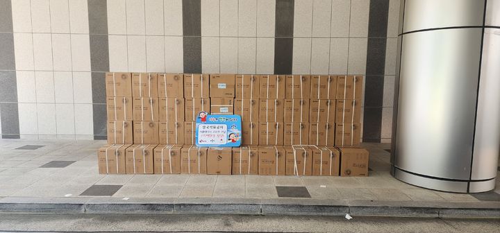 [울산=뉴시스] 구미현 기자 = 한국석유공사가 18일 울산 중구에 주거 취약계층을 위한 1500만 원 상당의 공기 순환기(서큘레이터) 250대를 전달했다. photo@newsis.com *재판매 및 DB 금지