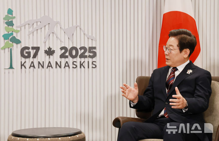 [카나나스키스(캐나다)=뉴시스] 최진석 기자 = 이재명 대통령이 17일(현지 시간) 캐나다 앨버타주 캐내내스키스 주요 7개국(G7) 정상회의장에서 이시바 시게루 일본 총리와 한일 정상회담을 하고 있다. 2025.06.18. myjs@newsis.com