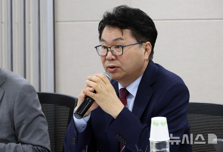 [세종=뉴시스] 강종민 기자 = 이한주 국정기획위원장이 지난 18일 세종시 정부세종컨벤션센터에서 열린 경제1분과 기획재정부 업무보고에서 발언하고 있는 모습. 2025.06.18. ppkjm@newsis.com
