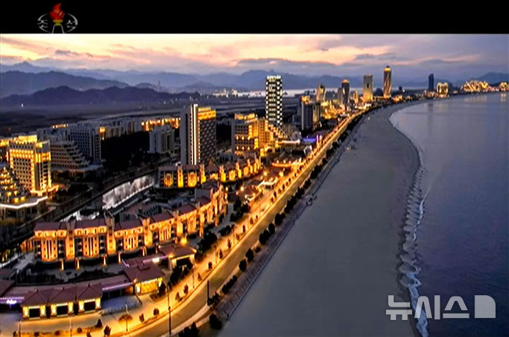 [서울=뉴시스] 사진은 북한 갈마해안관광지구. (사진=조선중앙TV 캡처) 2025.06.26.