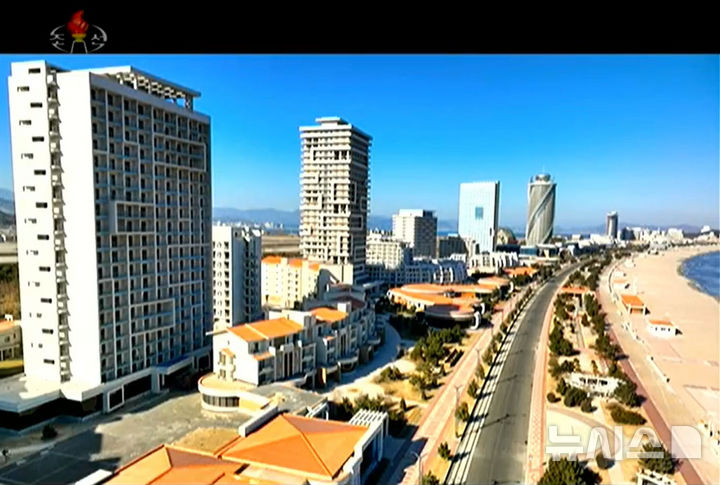 [서울=뉴시스] 사진은 북한 갈마해안관광지구. (사진=조선중앙TV 캡처) 2025.06.26.