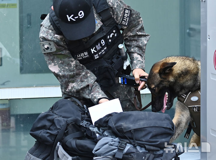 [수원=뉴시스] 김종택 기자 = 폭발물 테러 대응 훈련. (사진은 기사와 직접 관련 없습니다) 2025.06.18. jtk@newsis.com
