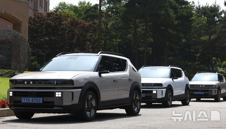 [서울=뉴시스] 김근수 기자 = 지난 6월18일 서울 강서구 메이필드호텔에서 열린 현대차 디 올 뉴 넥쏘 미디어 시승회에서 차량들이 줄지어 이동하고 있다. 2025.06.20. ks@newsis.com