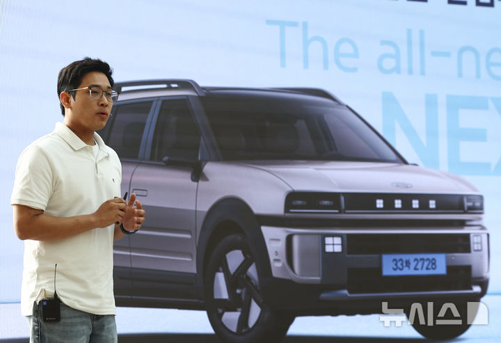 [서울=뉴시스] 김근수 기자 = 김호중 현대차 MLV프로젝트 2팀 책임연구원이 지난 18일 서울 강서구 메이필드호텔에서 열린 현대차 더 올 뉴 넥쏘 테크 데이에서 발표하고 있다. 2025.06.20. ks@newsis.com