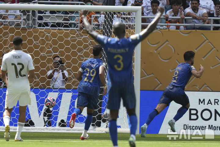 [마이애미=AP/뉴시스] 사우디아라비아 알힐랄의 후벵 네베스. 2025.06.18.