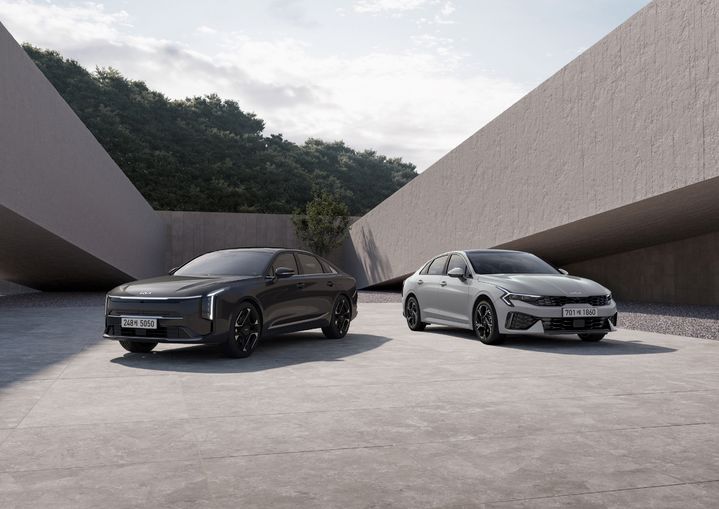 [서울=뉴시스] 기아가 브랜드 대표 세단 K5와 K8의 연식변경 모델 'The 2026 K5'와 'The 2026 K8'을 출시하고 본격적인 판매에 돌입한다고 19일 밝혔다. (사진=기아 제공) photo@newsis.com *재판매 및 DB 금지