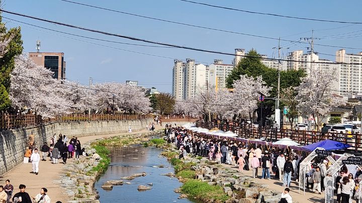 [구미=뉴시스] 소상공인 희망 페스티벌. (사진=구미시 제공) 2025.06.19 photo@newsis.com *재판매 및 DB 금지