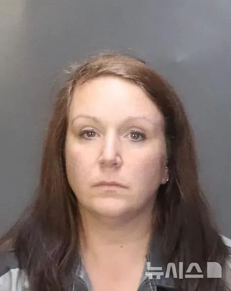 [서울=뉴시스] 크리스틴 마리 스피어먼(36)이 전 남자친구 몰래 혼인 신고해 스토킹 혐의로 구금됐다. (사진=더선 보도) 2025.06.17. 