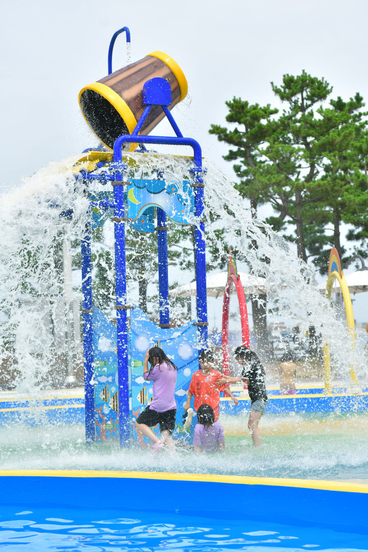 [속초=뉴시스] 속초 청초호 유원지 물놀이터.(사진=속초시 제공)photo@newsis.com *재판매 및 DB 금지