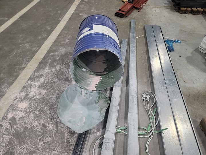 폭발한 폐드럼통 모습. (사진=경기도소방재난본부 제공) *재판매 및 DB 금지