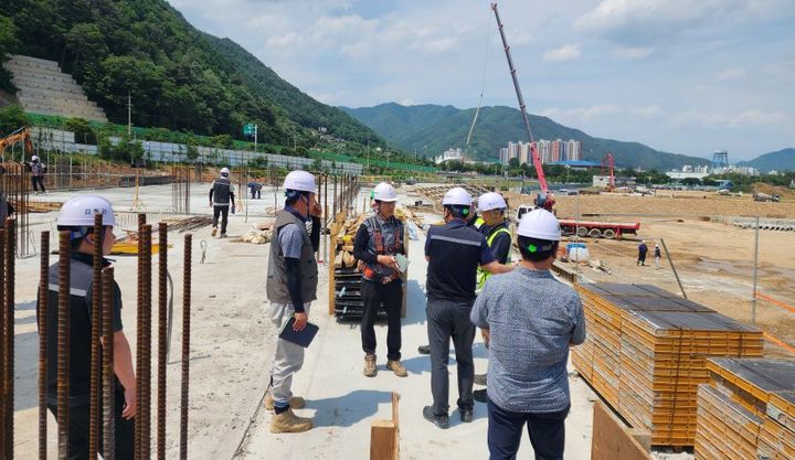 [춘천=뉴시스] 19일 강원개발공사(사장 오승재)는 여름철 집중호우에 대비해 도내 주요 사업장을 대상으로 안전점검을 완료했다 고 19일 밝혔다. 강원개발공사 제공. *재판매 및 DB 금지