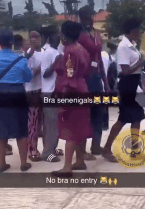 [나이지리아=뉴시스] 나이지리아의 한 대학에서 여학생의 브래지어 착용 여부를 확인하는 영상이 퍼지며 인권 침해 논란이 일고 있다. (영상=페이스북) 2025.6.18. *재판매 및 DB 금지 *재판매 및 DB 금지