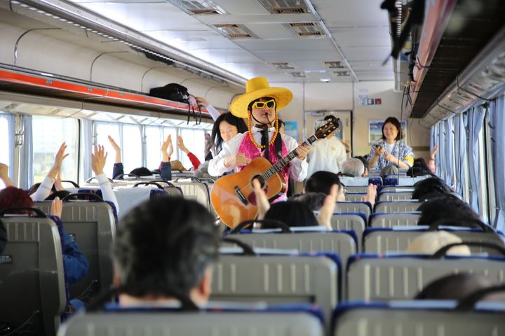 [홍성=뉴시스] 충남으로 떠나는 레트로 낭만열차 프로그램 진행 모습.&nbsp; *재판매 및 DB 금지