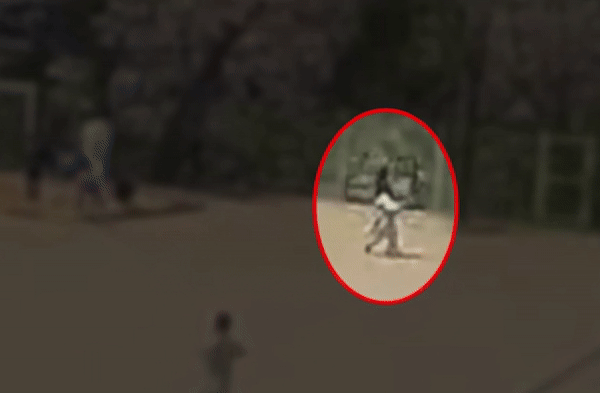 [서울=뉴시스] 초등생들이 지적장애가 있는 동급생에게 옷을 벗도록 강요하고 괴롭히는 사건이 발생했다. (사진 = 유튜브 갈무리) 2025.06.19. *재판매 및 DB 금지