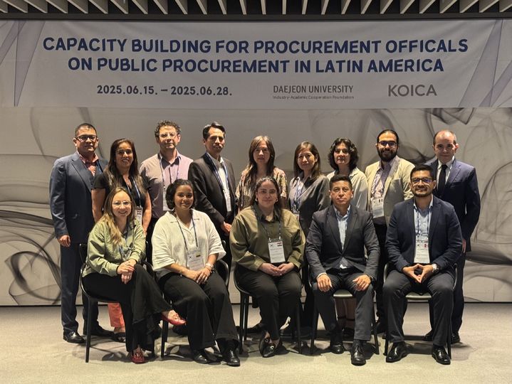 [대전=뉴시스] 대전대 '공공 조달 역량강화 초청연수' 참석자들 기념촬영. (사진=대전대 제공) *재판매 및 DB 금지