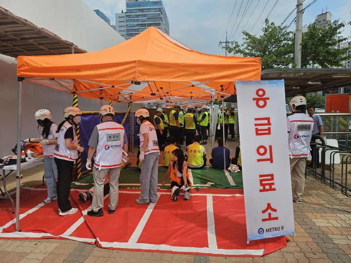 [서울=뉴시스] 서울시메트로9호선, 재난대비 상시훈련 실시. 2025.06.19. (사진=서울시메트로9호선 제공) *재판매 및 DB 금지