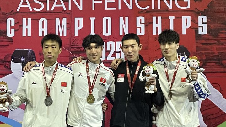 19일 인도네시아 발리에서 열린 2025 아시아펜싱선수권대회 남지 플뢰레 개인전에서 동메달을 따낸 윤정현(국군체육부대·오른쪽에서 두 번째). 2025.06.19. (사진=대한펜싱협회 제공)&nbsp; *재판매 및 DB 금지