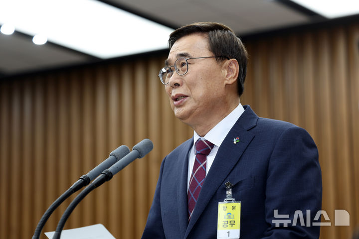 [서울=뉴시스] 김명년 기자 = 이종석 국가정보원장 후보자가 19일 오전 서울 여의도 국회에서 열린 정보위 인사청문회에서 발언하고 있다. 2025.06.19. kmn@newsis.com