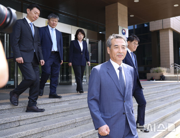 [과천=뉴시스] 윤석열 전 대통령 부인 김건희 여사 관련 의혹을 수사하는 민중기 특별검사와 특별검사보들. (사진=뉴시스DB). 2025.09.24. photo@newsis.com