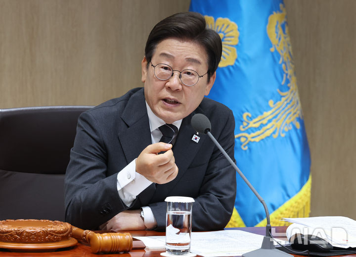 [서울=뉴시스] 고범준 기자 = 이재명 대통령이 19일 서울 용산구 대통령실 청사에서 열린 국무회의에서 발언하고 있다. (대통령실통신사진기자단) 2025.06.19. bjko@newsis.com