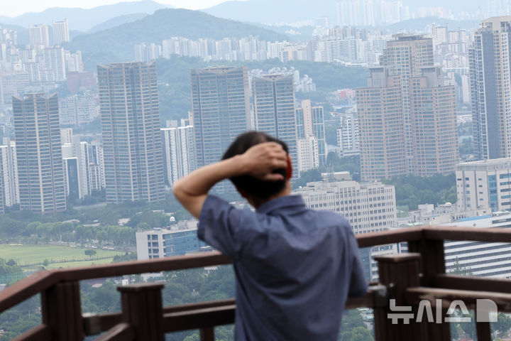 [서울=뉴시스] 조성우 기자 = 서울 남산에서 바라본 서울 아파트의 모습. 2025.06.19. xconfind@newsis.com