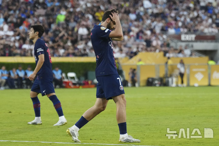 [패서디나=AP/뉴시스] 프랑스 프로축구 리그앙 파리 생제르맹(PSG)의 흐비차 크바라츠헬리아. 2025.06.19.
