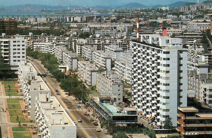 [서울=뉴시스] 1970년대 동부이촌동 전경(대한주택공사). 2025.06.20 (사진 제공=서울시) photo@newsis.com *재판매 및 DB 금지