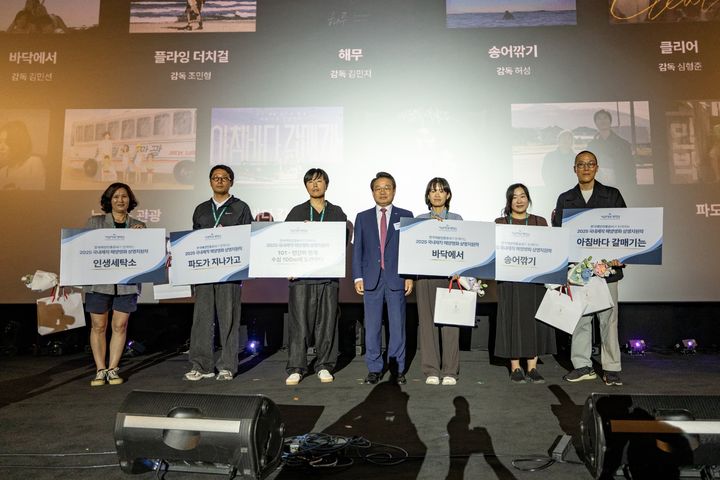 [부산=뉴시스] 19일 부산 영화의전당 중극장에서 제8회 국제해양영화제 개막식이 진행되고 있다. (사진=한국해양진흥공사 제공) 2025.06.20. photo@newsis.com *재판매 및 DB 금지