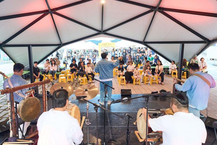 [울산=뉴시스] 지난해 울산울주세계산악영화제 거리공연 모습. (사진=영화제 제공) 2025.06.20. photo@newsis.com *재판매 및 DB 금지