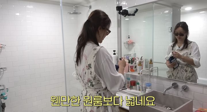 [서울=뉴시스] 가수 백지영이 딸 전용 화장실을 공개했다. (사진=유튜브 채널 '백지영 Baek Z Young' 캡처) 2025.06.20. photo@newsis.com *재판매 및 DB 금지