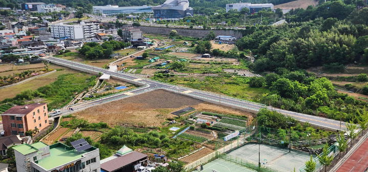 [밀양=뉴시스] 밀양시 교동오리~파미르아파트 간 도시계획도로 전경. (사진=밀양시 제공) 2025.06.20. photo@newsis.com *재판매 및 DB 금지